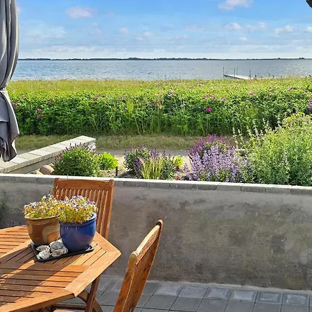2 Bedroom Lovely In Holiday home