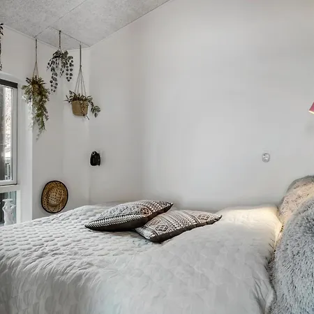 2 Bedroom Lovely In