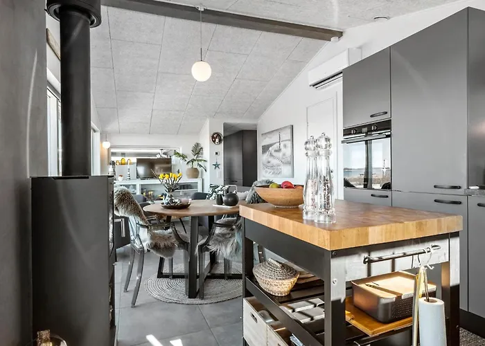 2 Bedroom Lovely In * 아센스