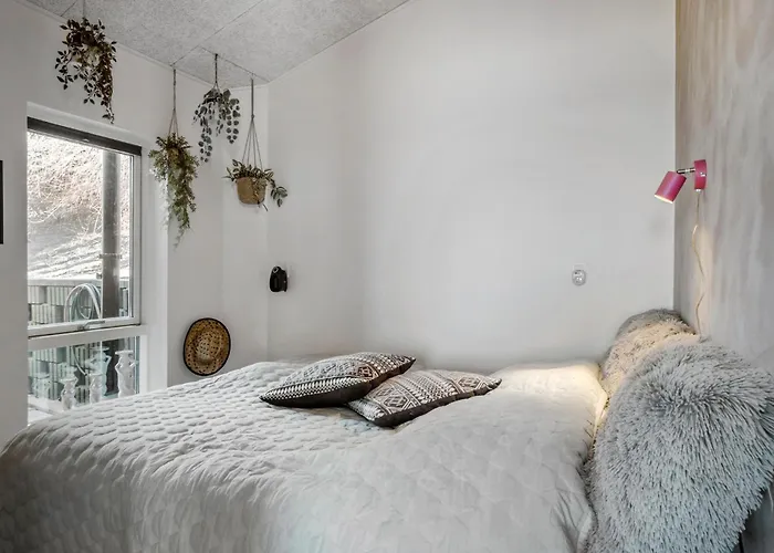 2 Bedroom Lovely In