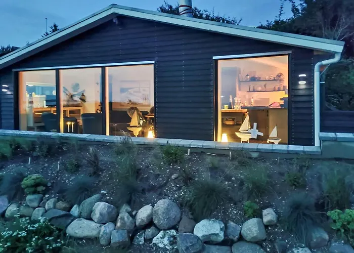 2 Bedroom Lovely In 아센스